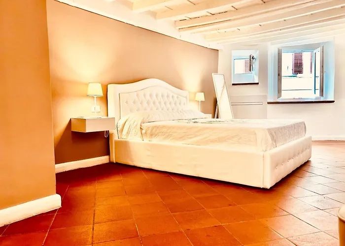 Amazing Apartment In Piazza Santa Croce Firenze