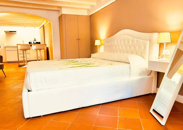 Amazing Apartment In Piazza Santa Croce Firenze