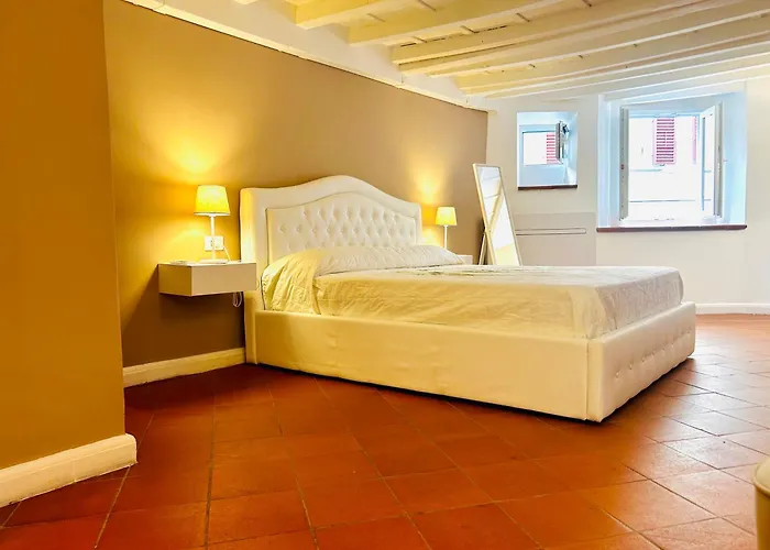 Amazing Apartment In Piazza Santa Croce Firenze