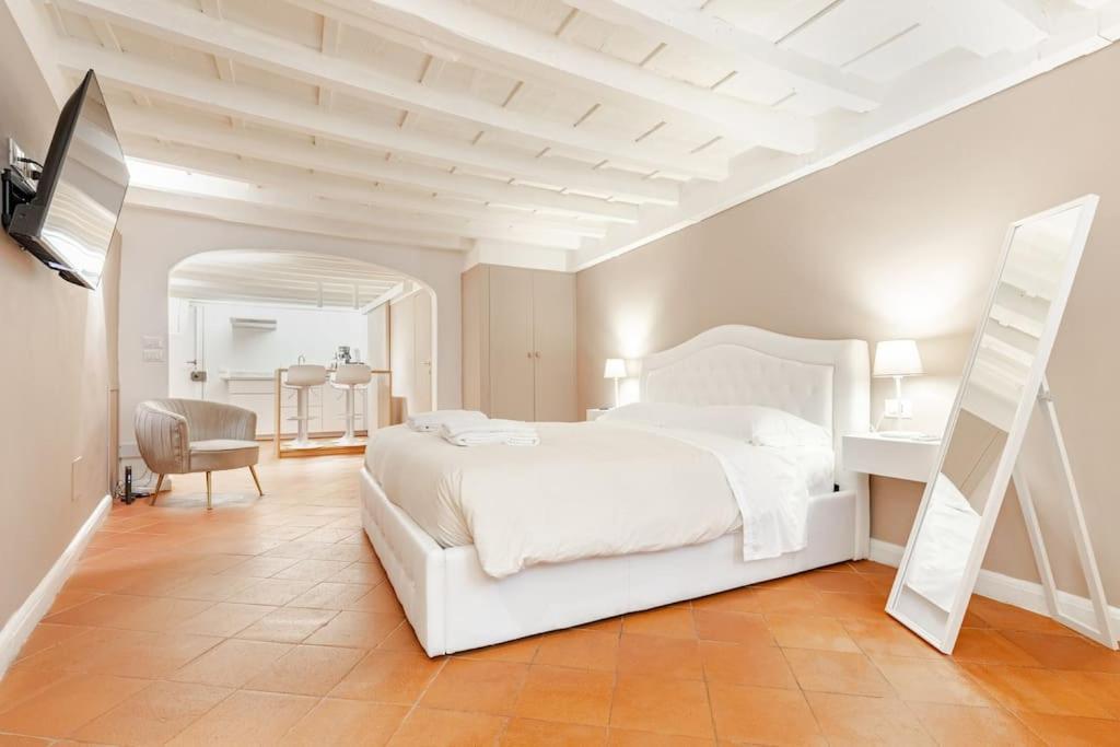 Amazing In Piazza Santa Croce Apartment Florenz